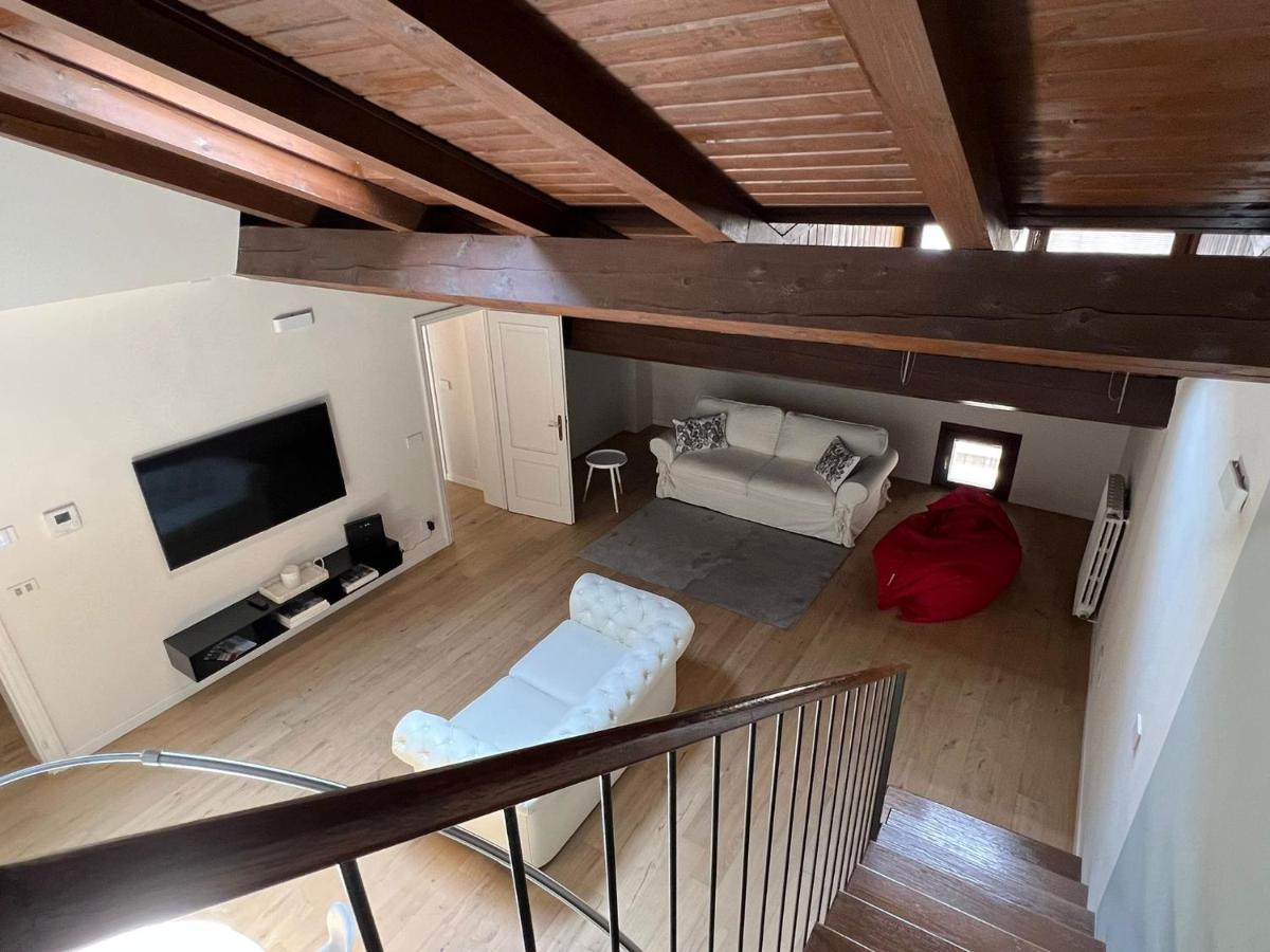 Appartement Il Salotto Sul Rio à Mantoue Extérieur photo