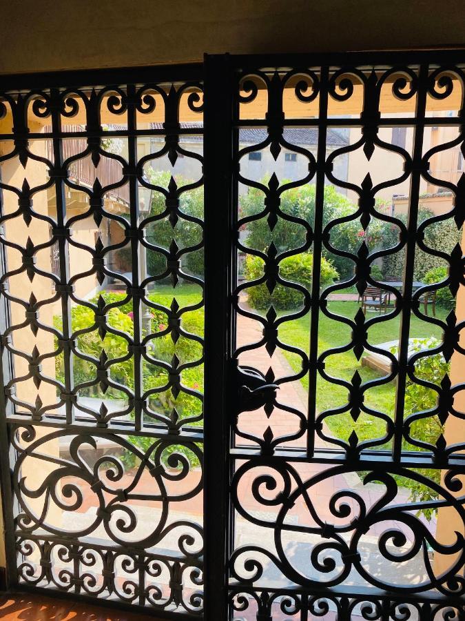 Appartement Il Salotto Sul Rio à Mantoue Extérieur photo