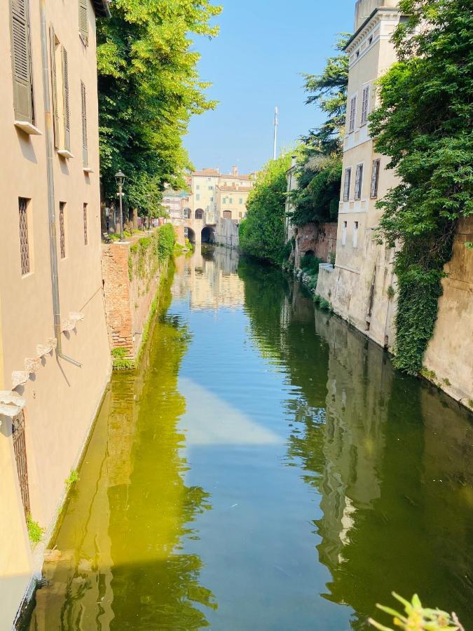 Appartement Il Salotto Sul Rio à Mantoue Extérieur photo