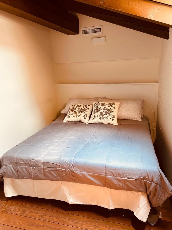 Appartement Il Salotto Sul Rio à Mantoue Extérieur photo
