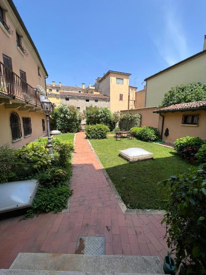 Appartement Il Salotto Sul Rio à Mantoue Extérieur photo